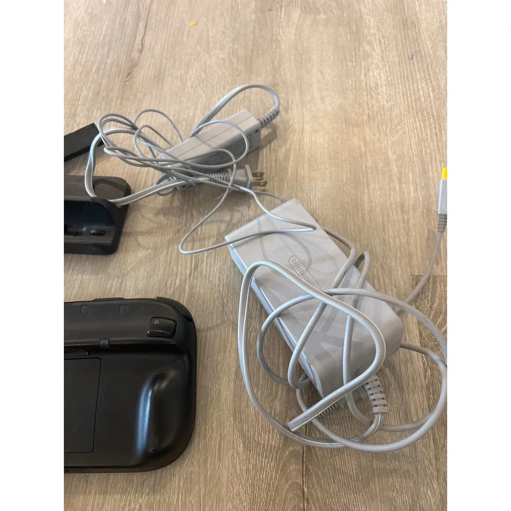 Wii U touch pad screen controller, charger and more
